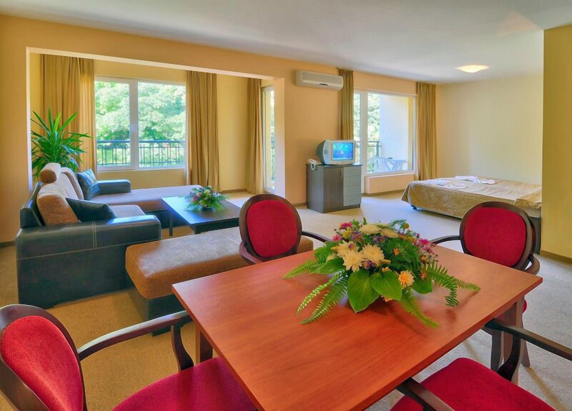 Aparthotel Paradise Park 3*