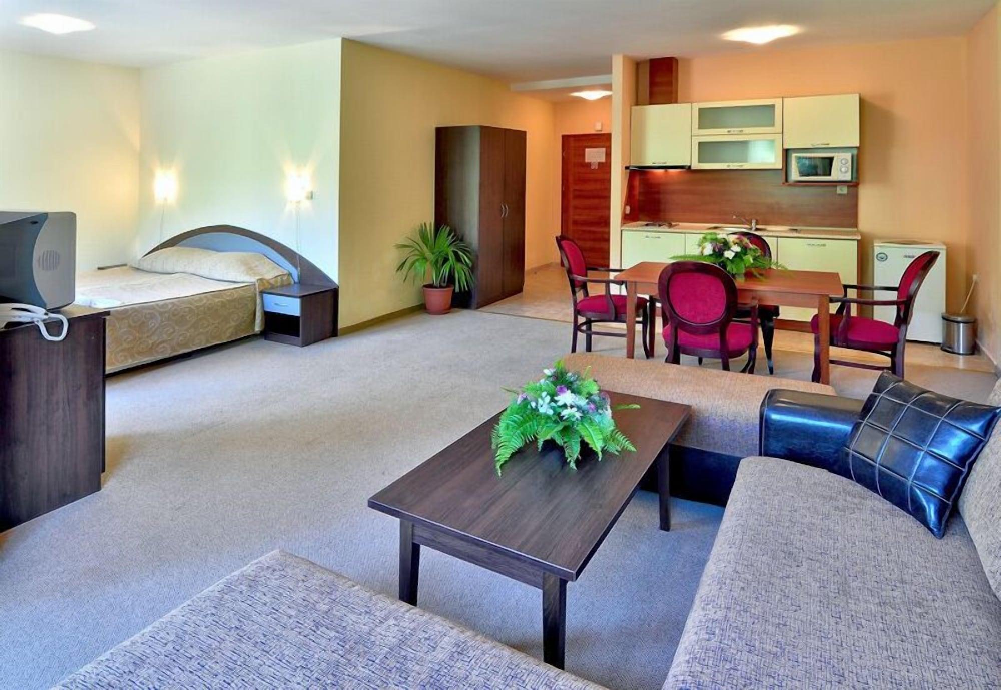 Paradise Park 3*
