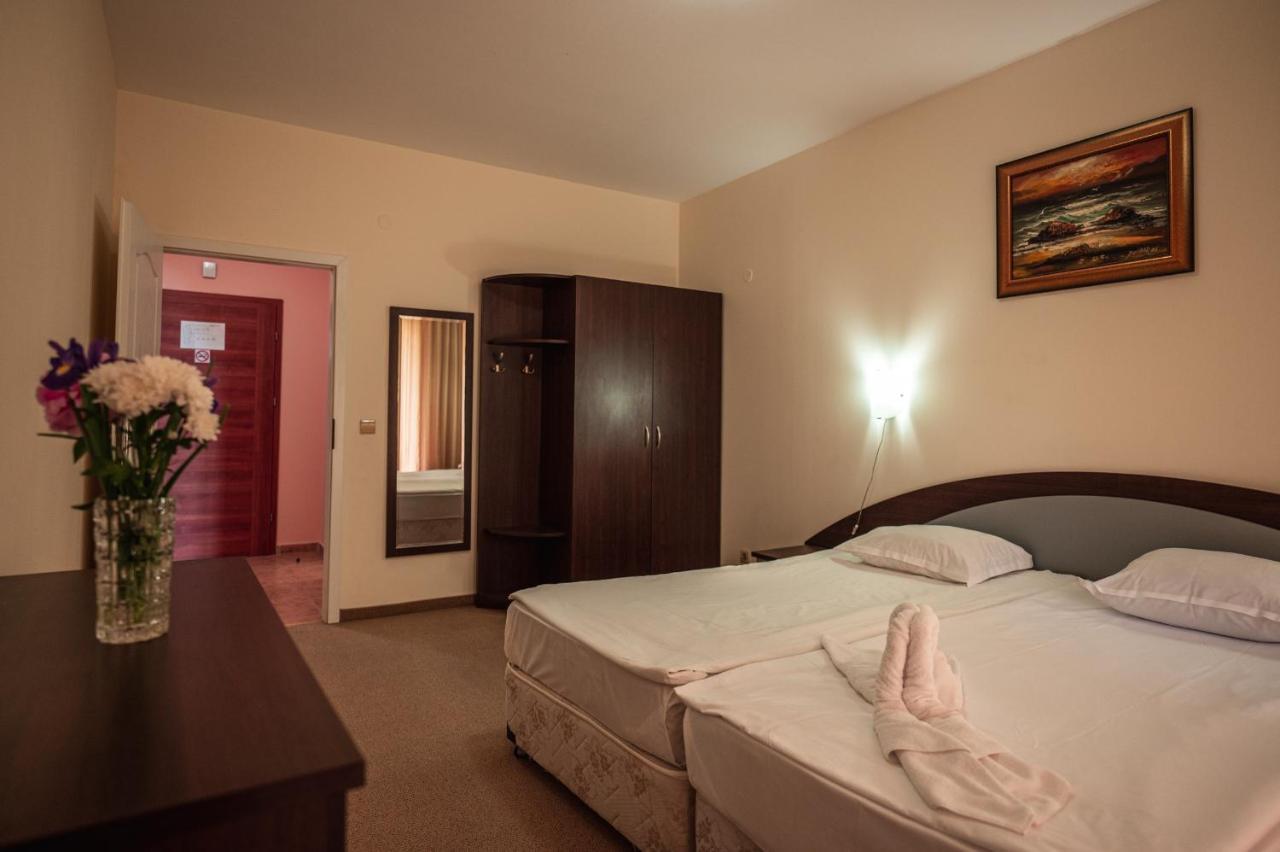 Paradise Park Aparthotel 3*