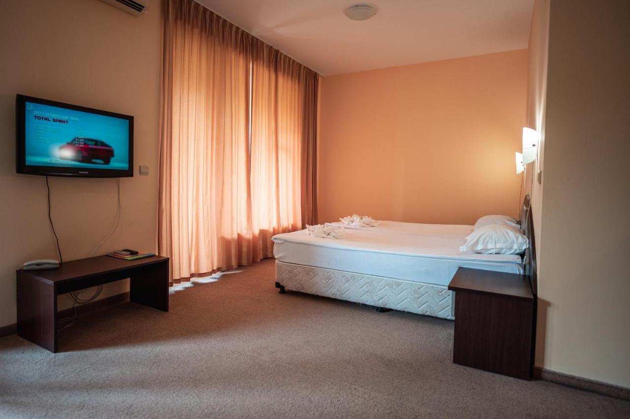 Paradise Park Aparthotel