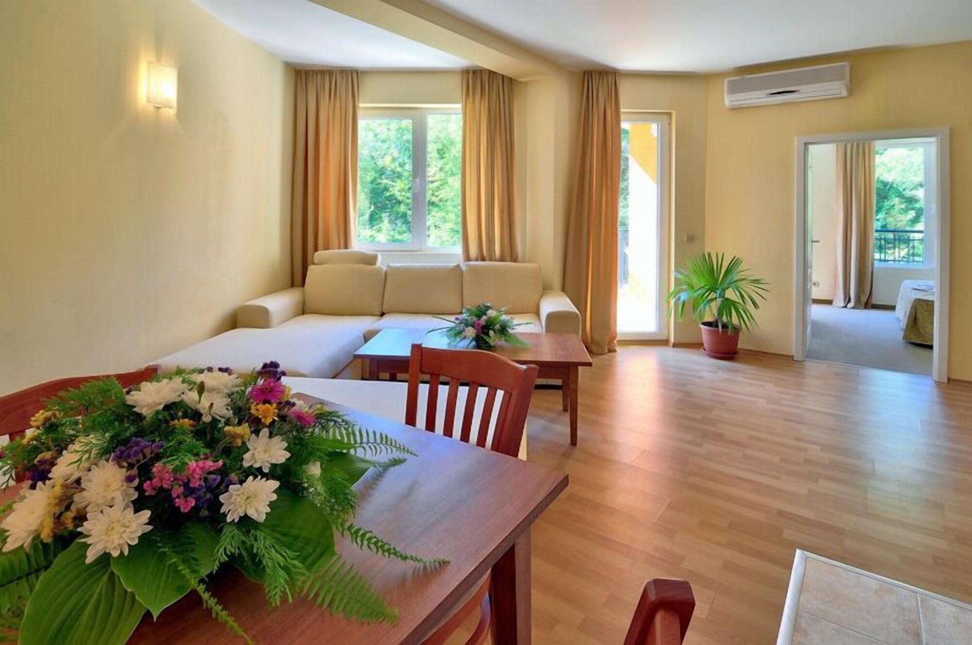 Paradise Park Aparthotel