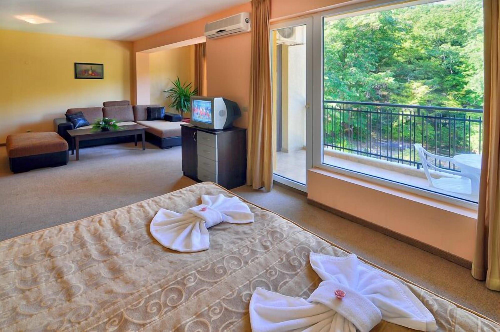 Paradise Park Aparthotel