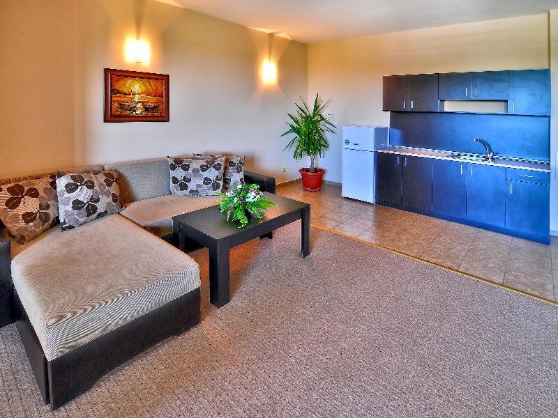 Paradise Park Aparthotel 3*